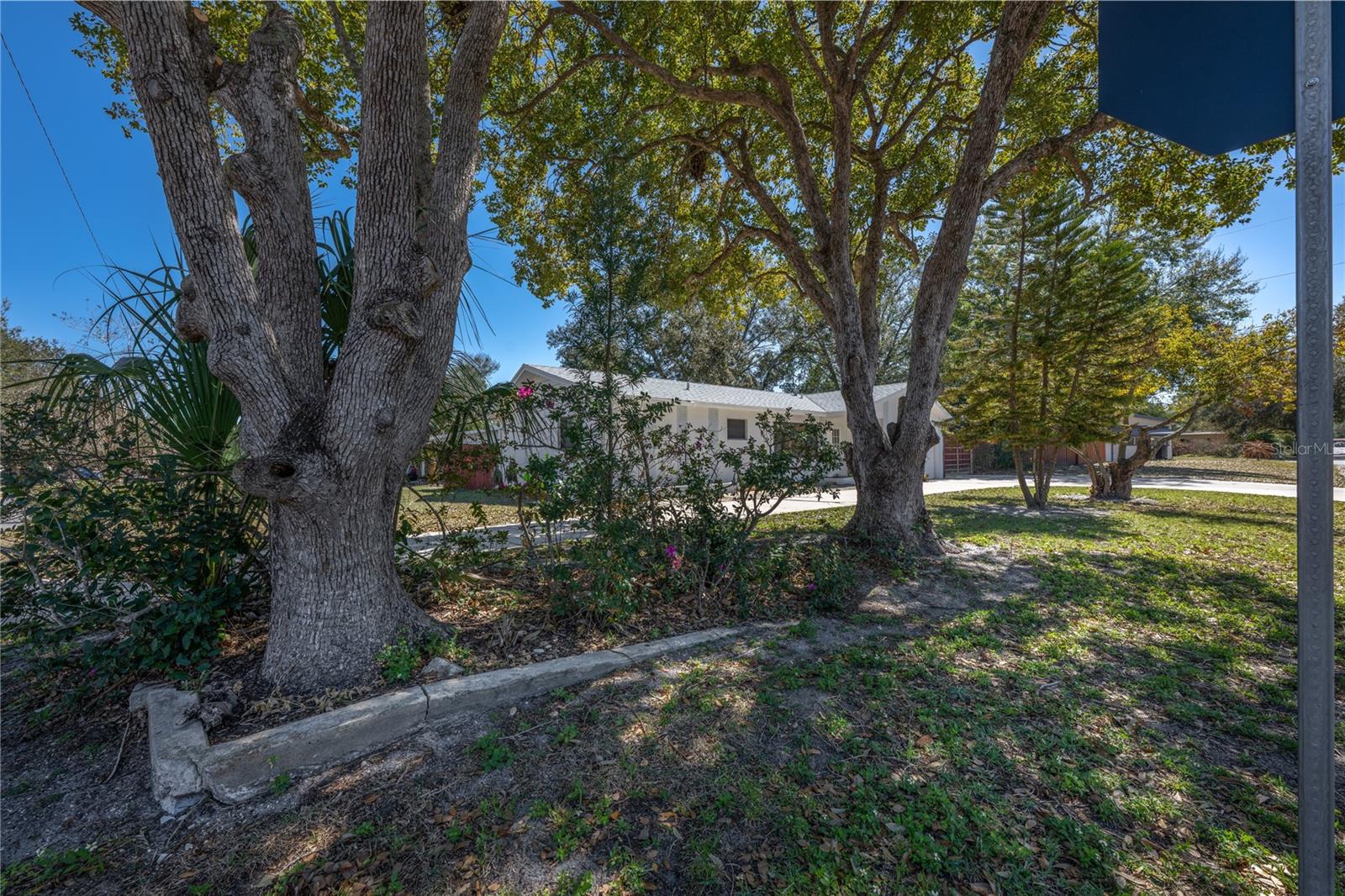 Image 28 of 33 For 470 Violet Dell