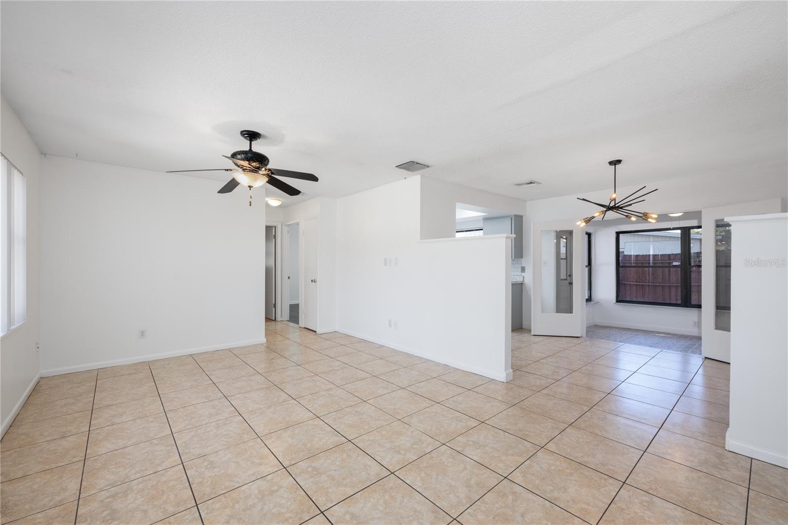 Image 4 of 33 For 470 Violet Dell