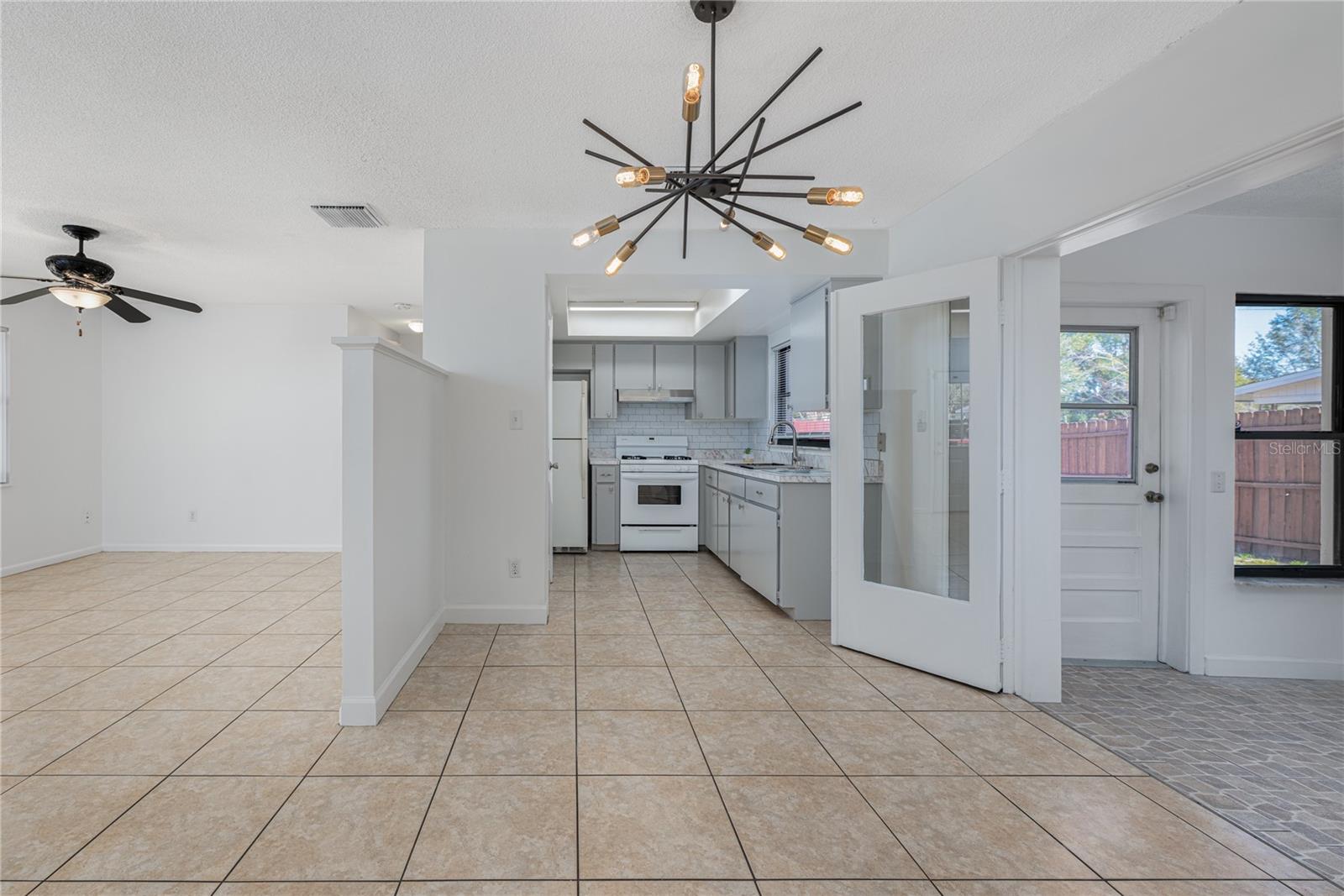 Image 6 of 33 For 470 Violet Dell