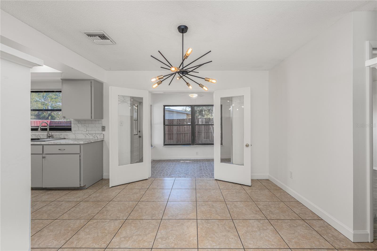 Image 7 of 33 For 470 Violet Dell