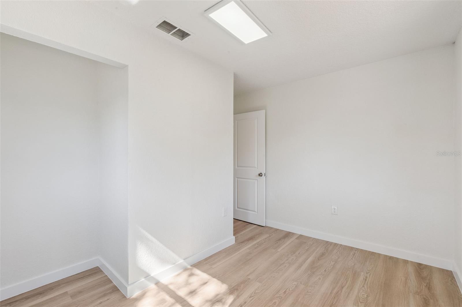 Image 19 of 39 For 2204 Suanee Avenue