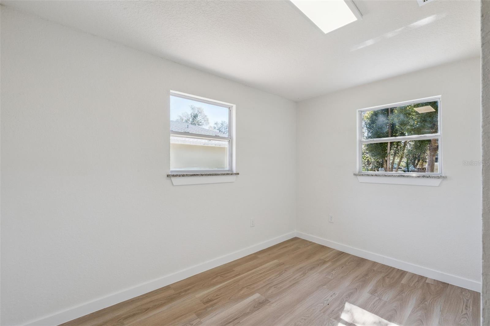 Image 21 of 39 For 2204 Suanee Avenue