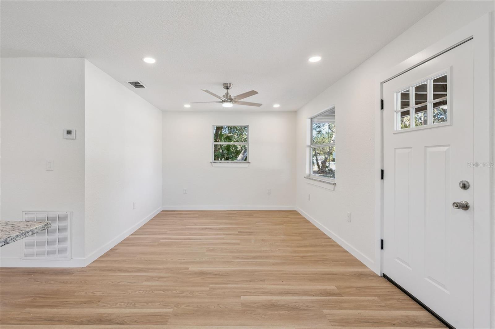 Image 5 of 39 For 2204 Suanee Avenue