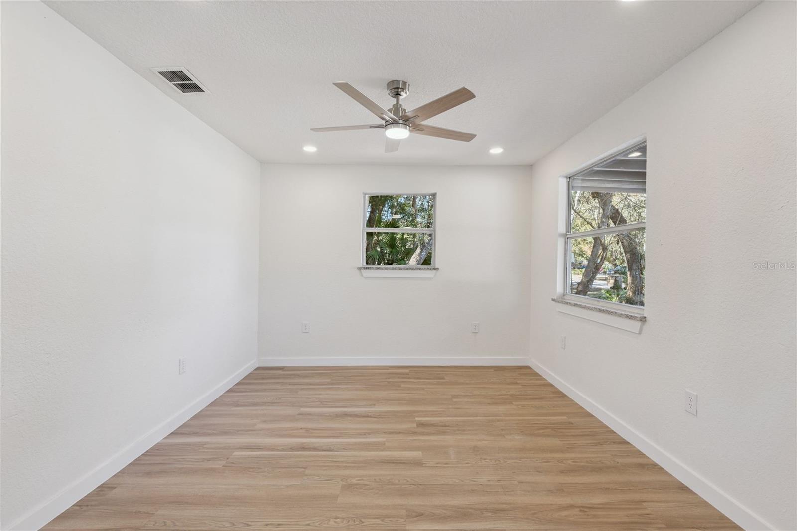 Image 7 of 39 For 2204 Suanee Avenue