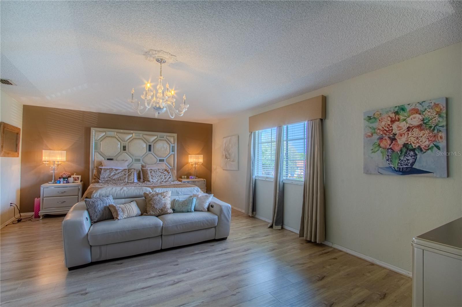 Image 25 of 29 For 1409 Wood Violet Drive