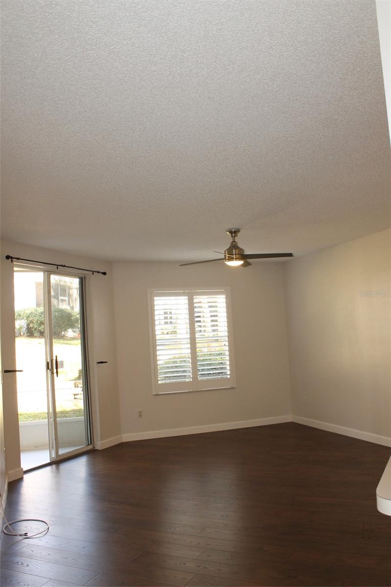 Image 10 of 21 For 550 Cranes Way 116