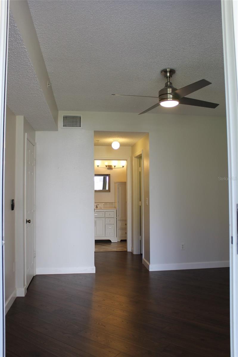 Image 15 of 21 For 550 Cranes Way 116