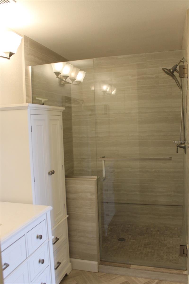 Image 17 of 21 For 550 Cranes Way 116