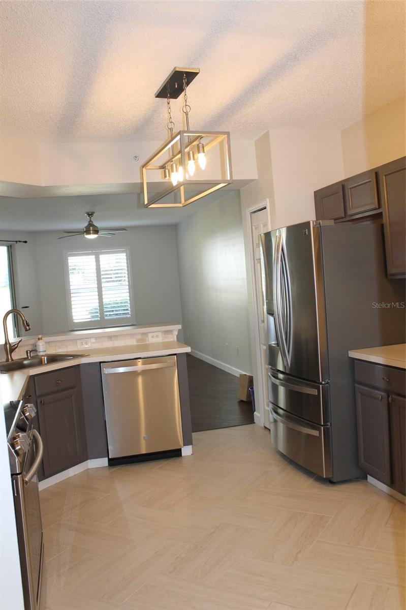 Image 6 of 21 For 550 Cranes Way 116