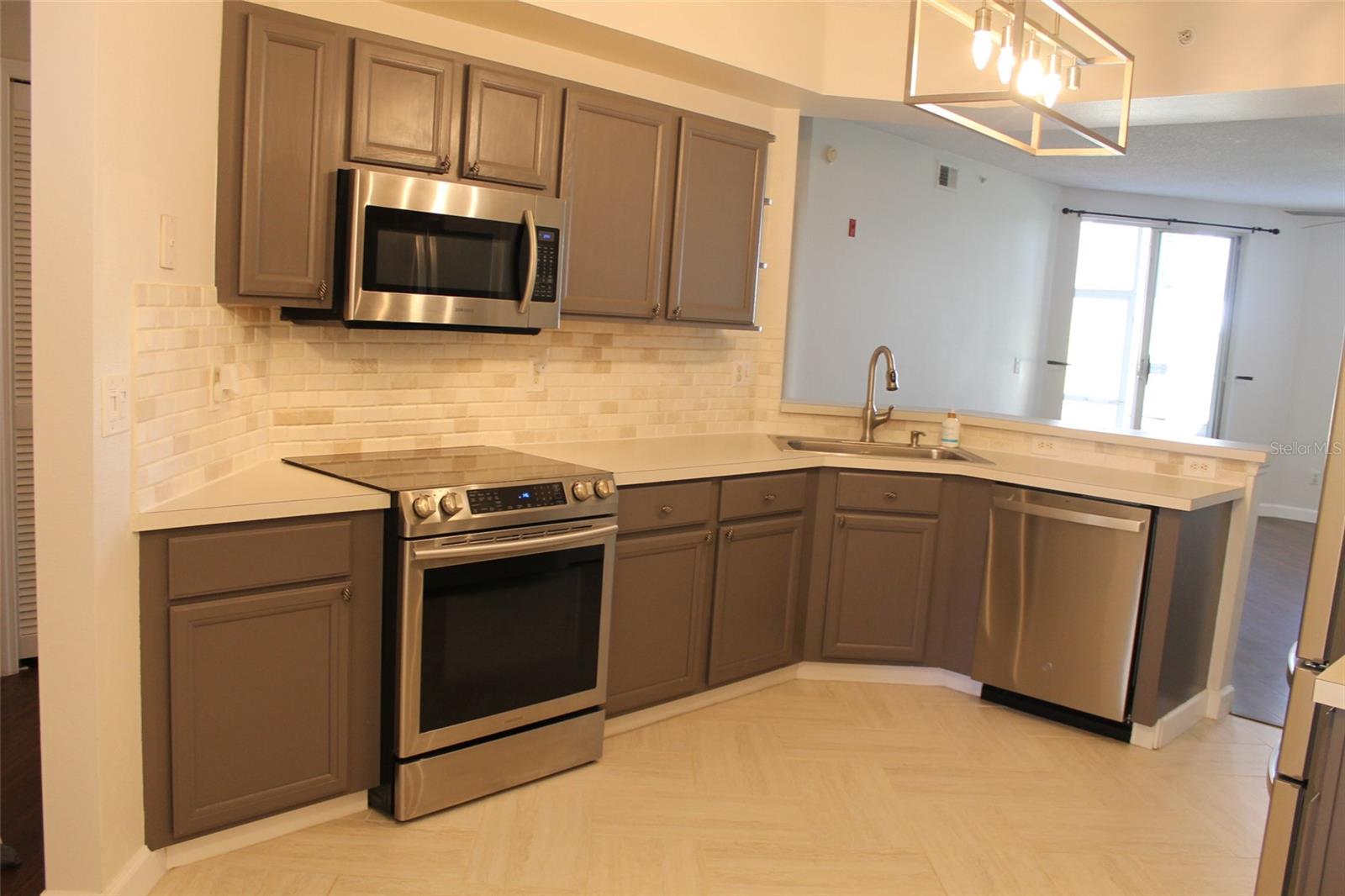 Image 7 of 21 For 550 Cranes Way 116