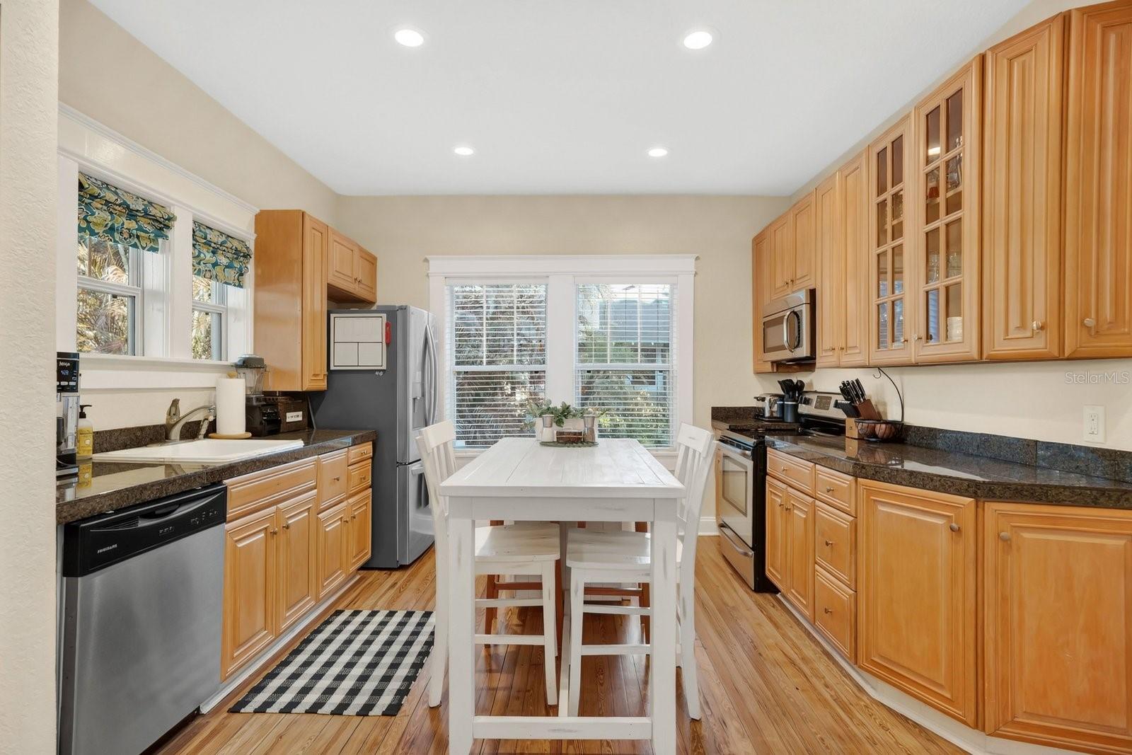 Image 10 of 34 For 612 Anderson Street