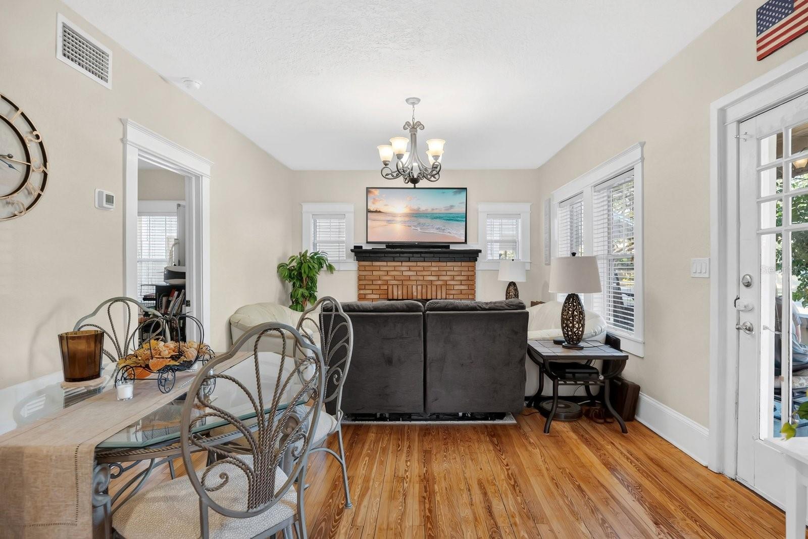 Image 14 of 34 For 612 Anderson Street