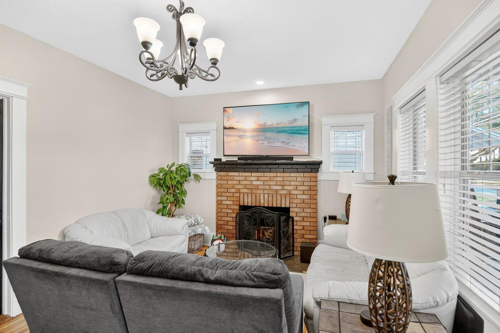 Image 5 of 34 For 612 Anderson Street