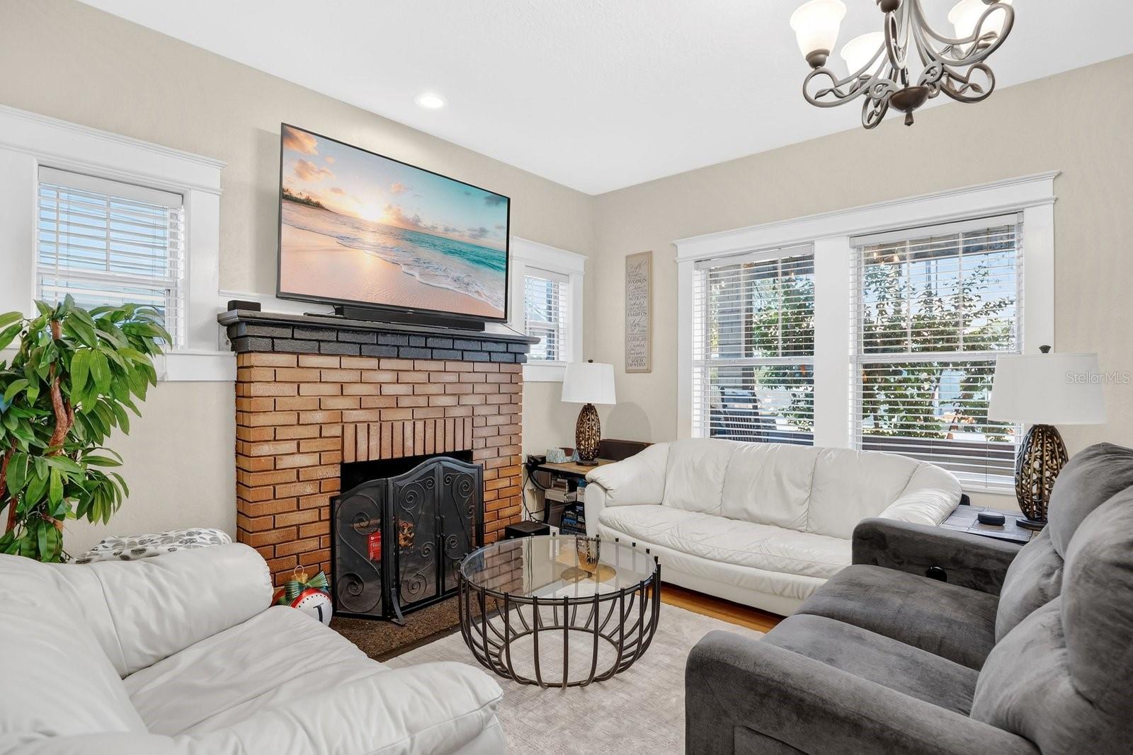 Image 7 of 34 For 612 Anderson Street