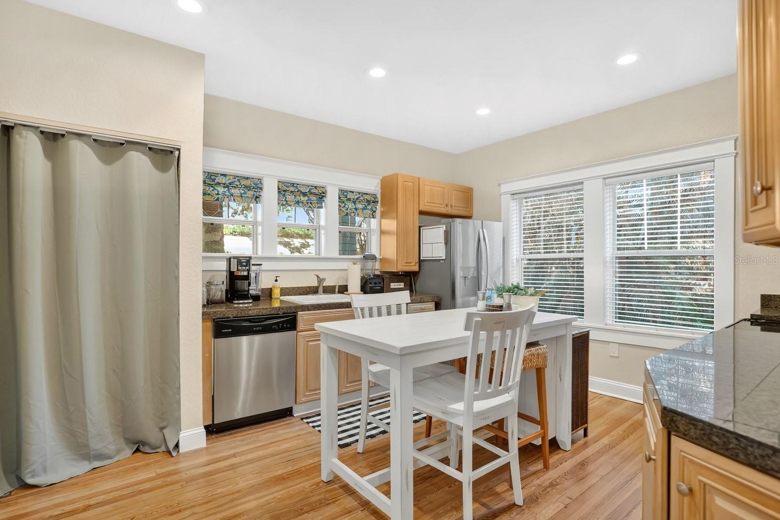 Image 9 of 34 For 612 Anderson Street