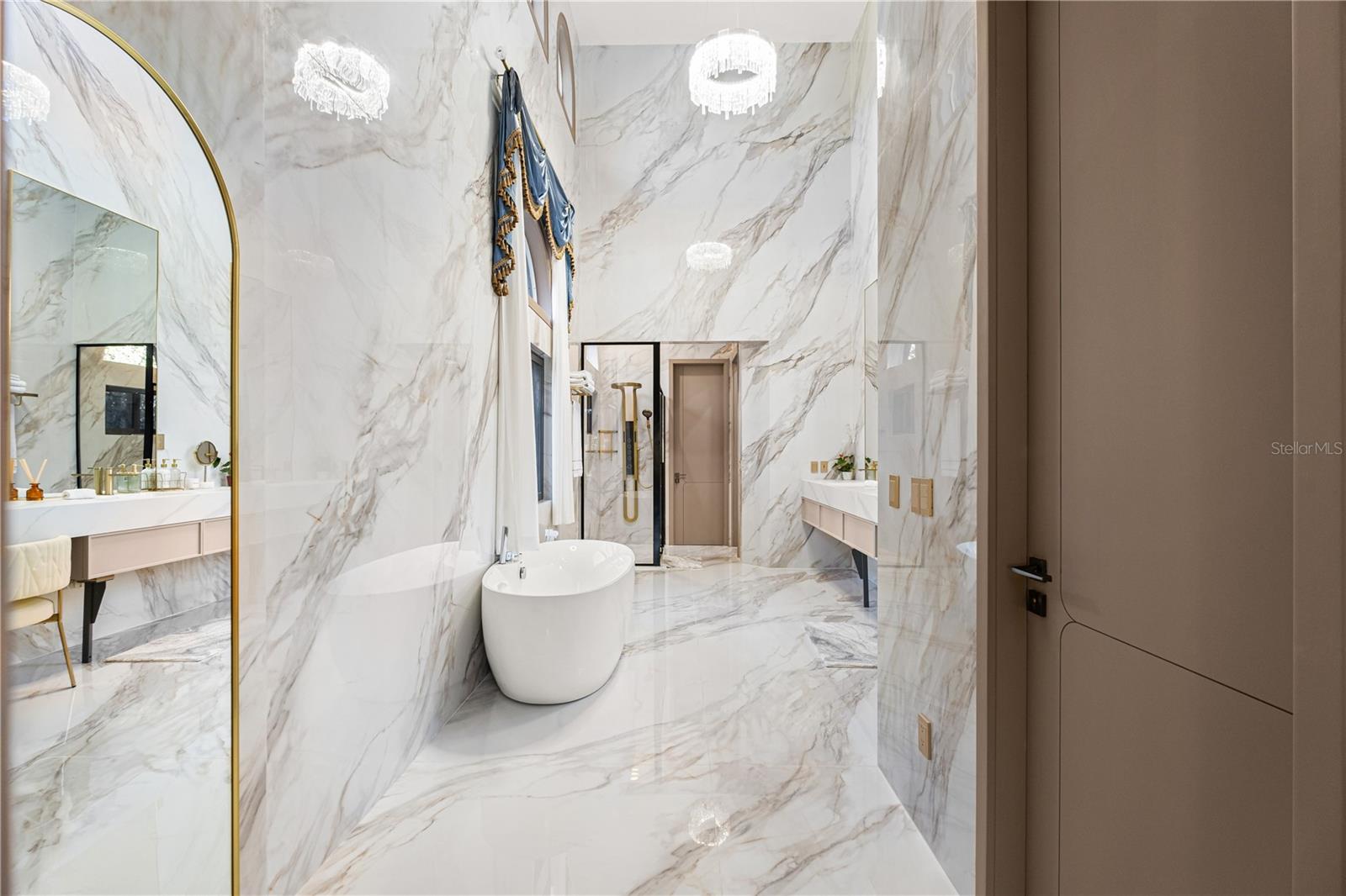 Image 21 of 61 For 5186 Vardon Drive