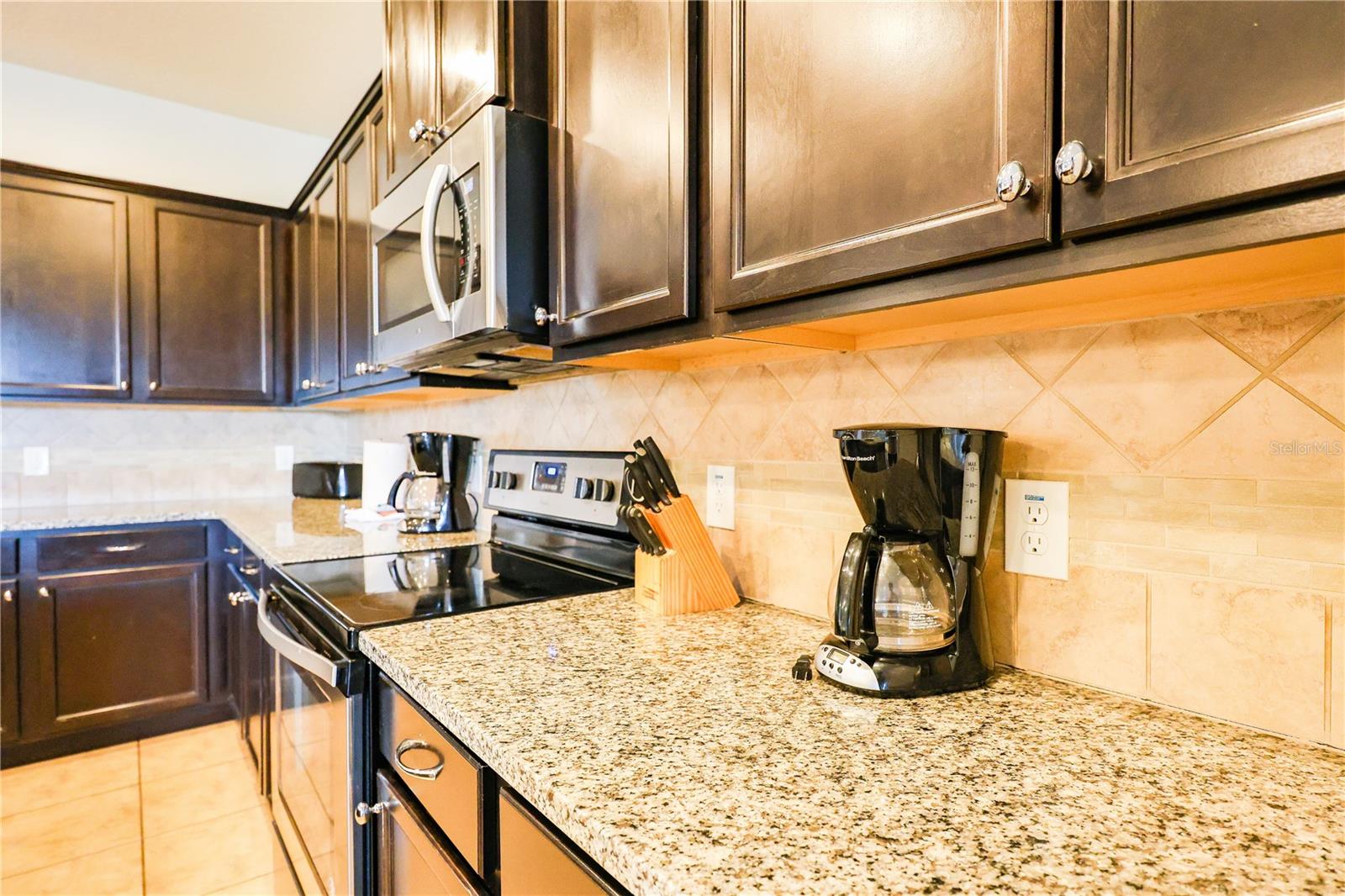 Image 6 of 88 For 8811 Macapa Drive