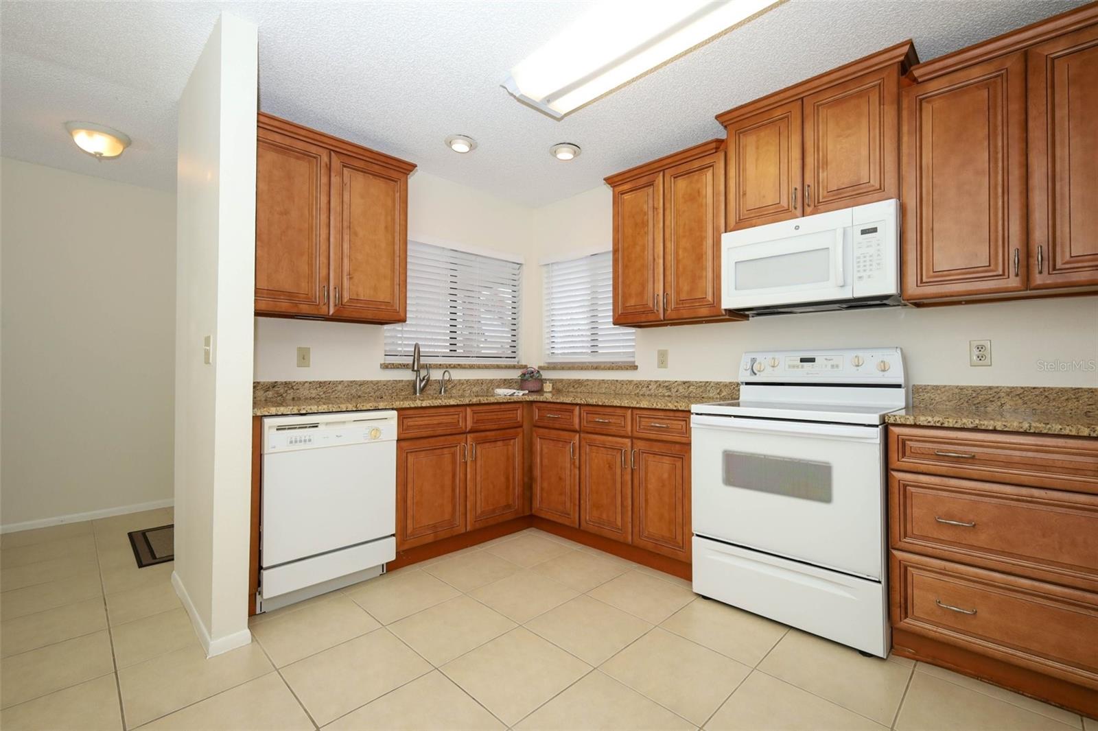 Image 15 of 52 For 414 Springtree Way