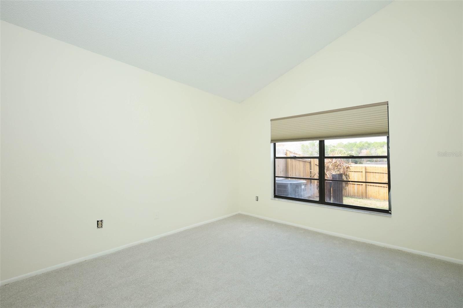 Image 19 of 52 For 414 Springtree Way