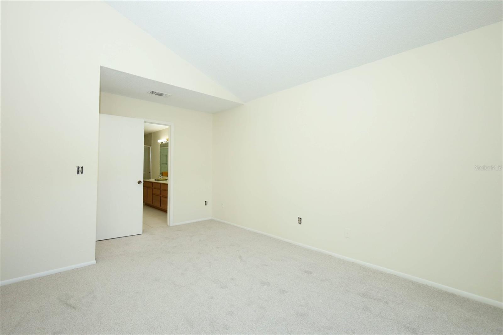 Image 20 of 52 For 414 Springtree Way