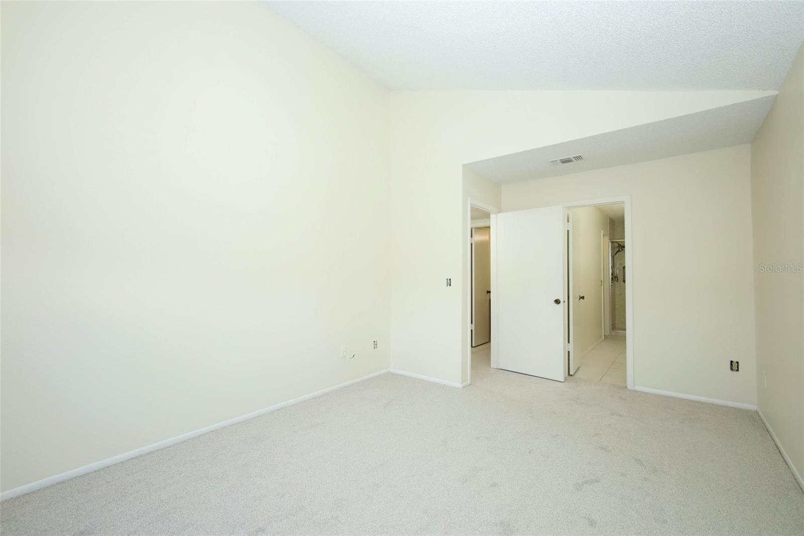 Image 21 of 52 For 414 Springtree Way