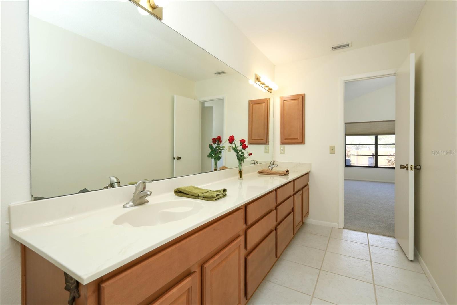 Image 22 of 52 For 414 Springtree Way