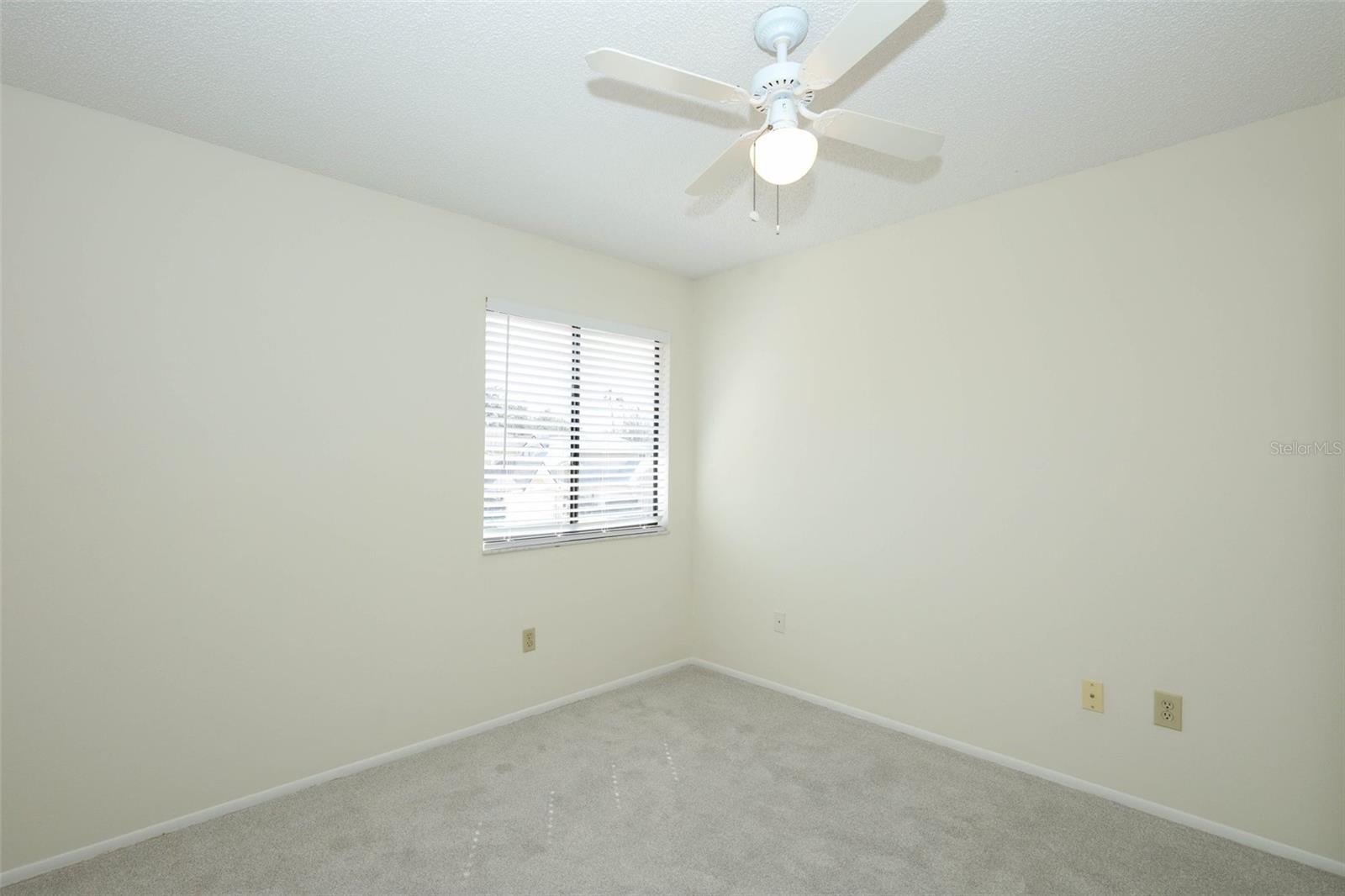 Image 27 of 52 For 414 Springtree Way