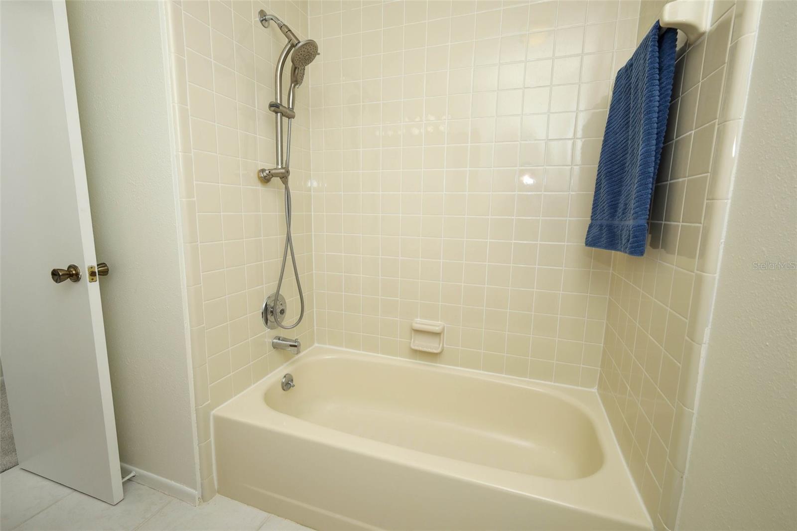 Image 31 of 52 For 414 Springtree Way