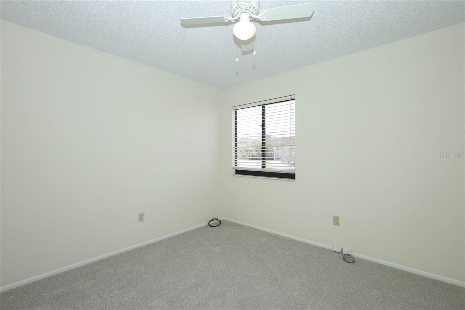 Image 32 of 52 For 414 Springtree Way