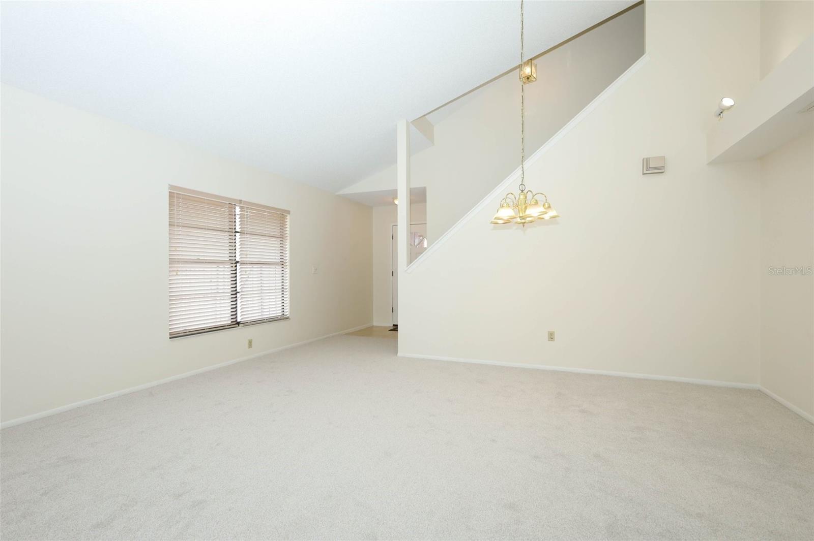 Image 7 of 52 For 414 Springtree Way