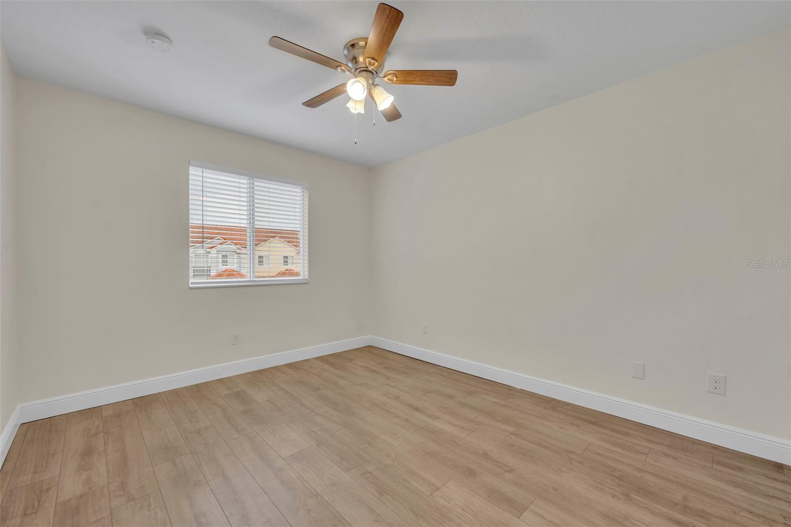 Image 32 of 46 For 1172 Beach Circle