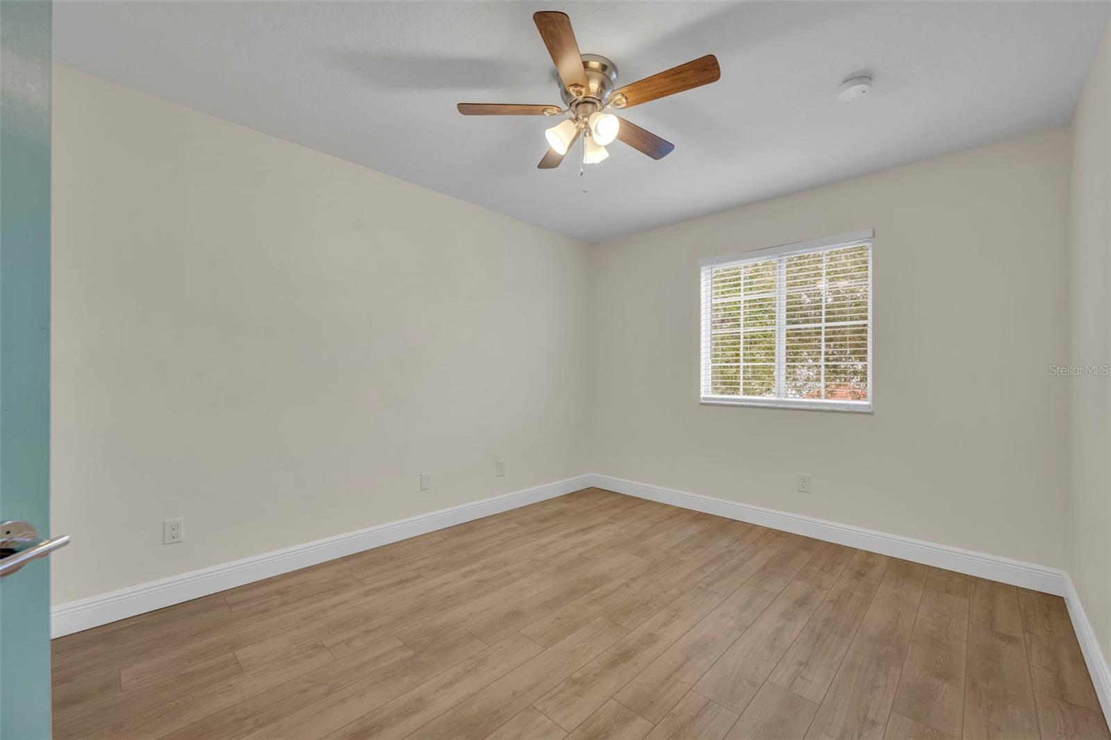 Image 33 of 46 For 1172 Beach Circle