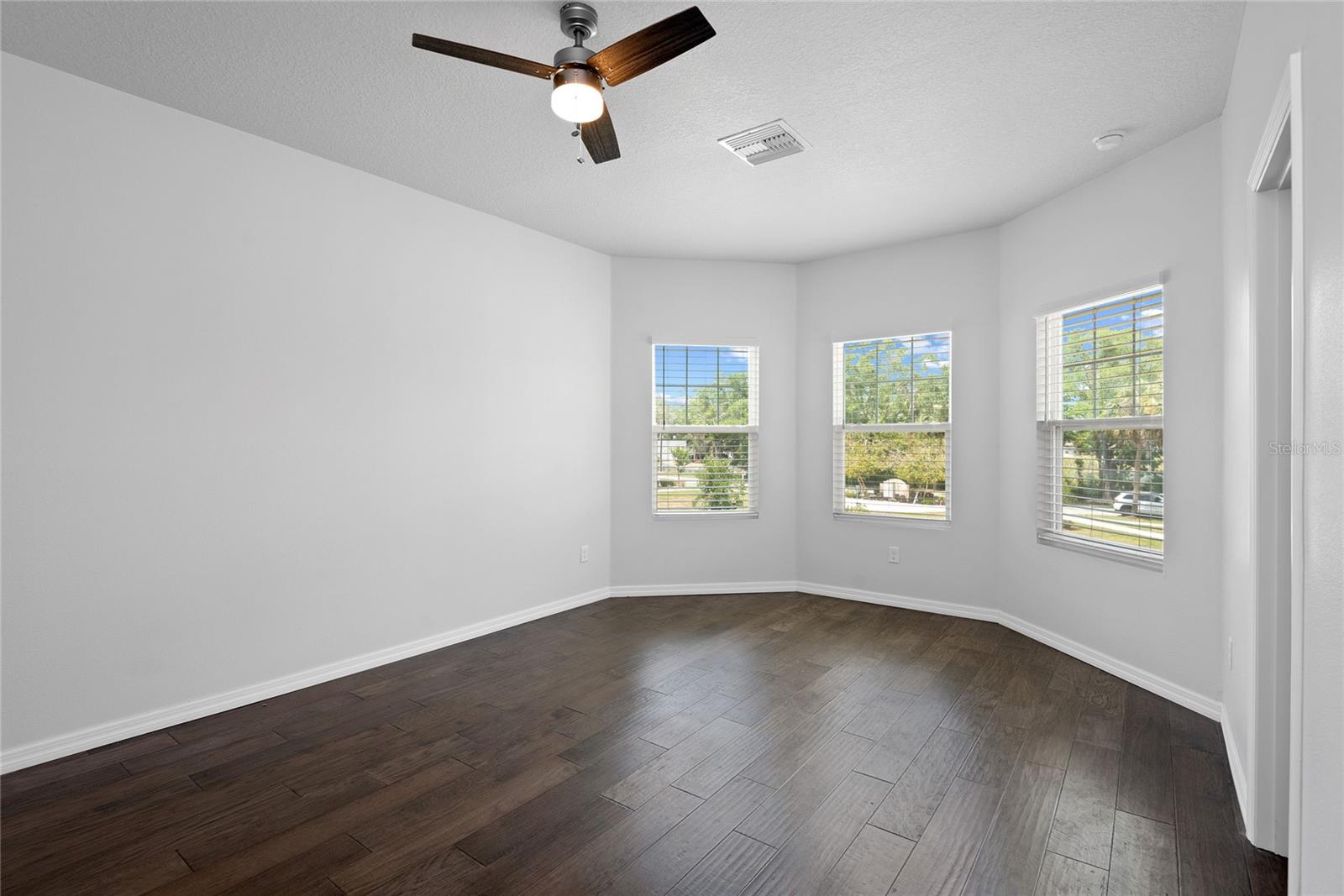 Image 18 of 32 For 537 Sunbranch Lane