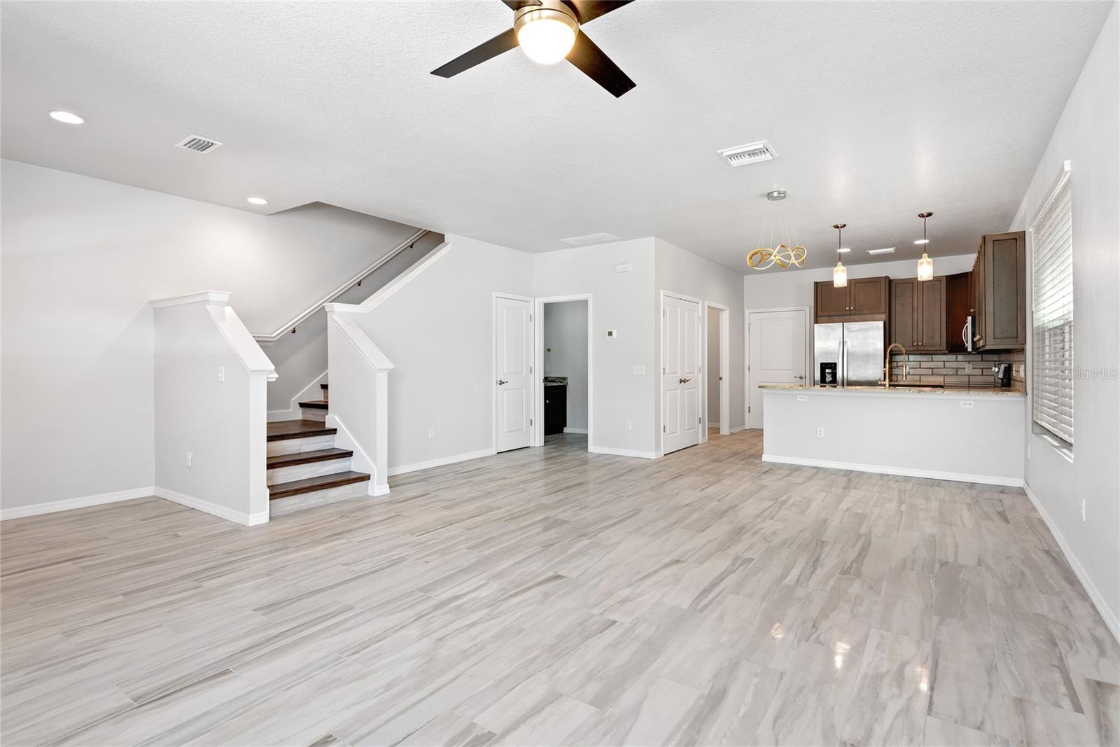 Image 6 of 32 For 537 Sunbranch Lane