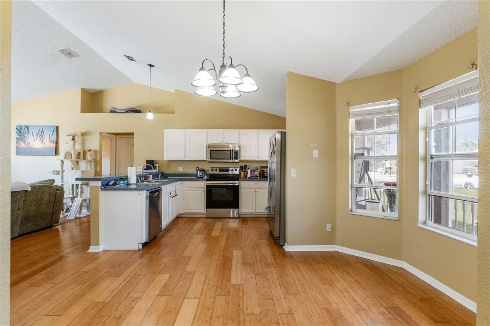 Image 9 of 29 For 414 Dove Drive