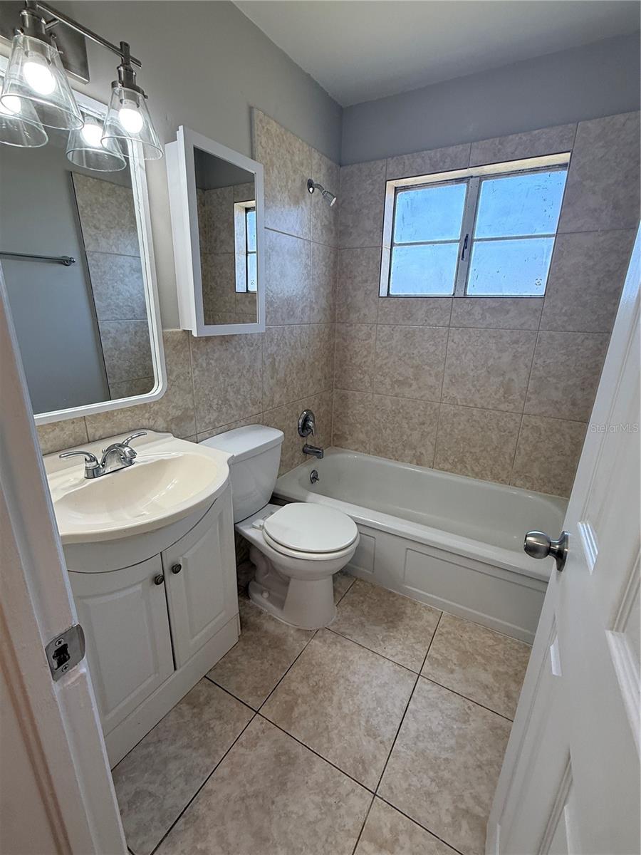 Image 4 of 12 For 618 Clifton Street