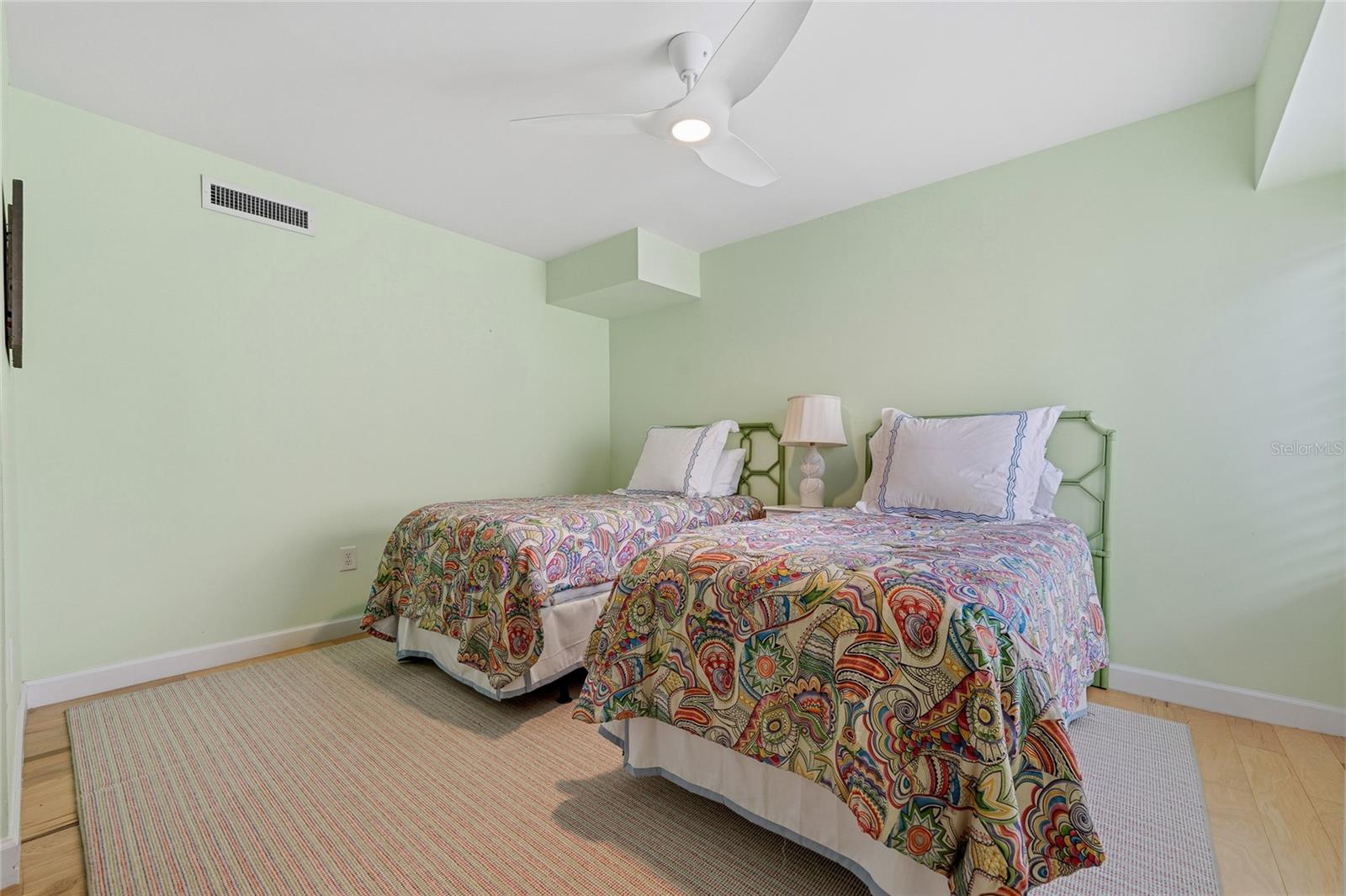 Image 14 of 32 For 6206 Masters Boulevard 302