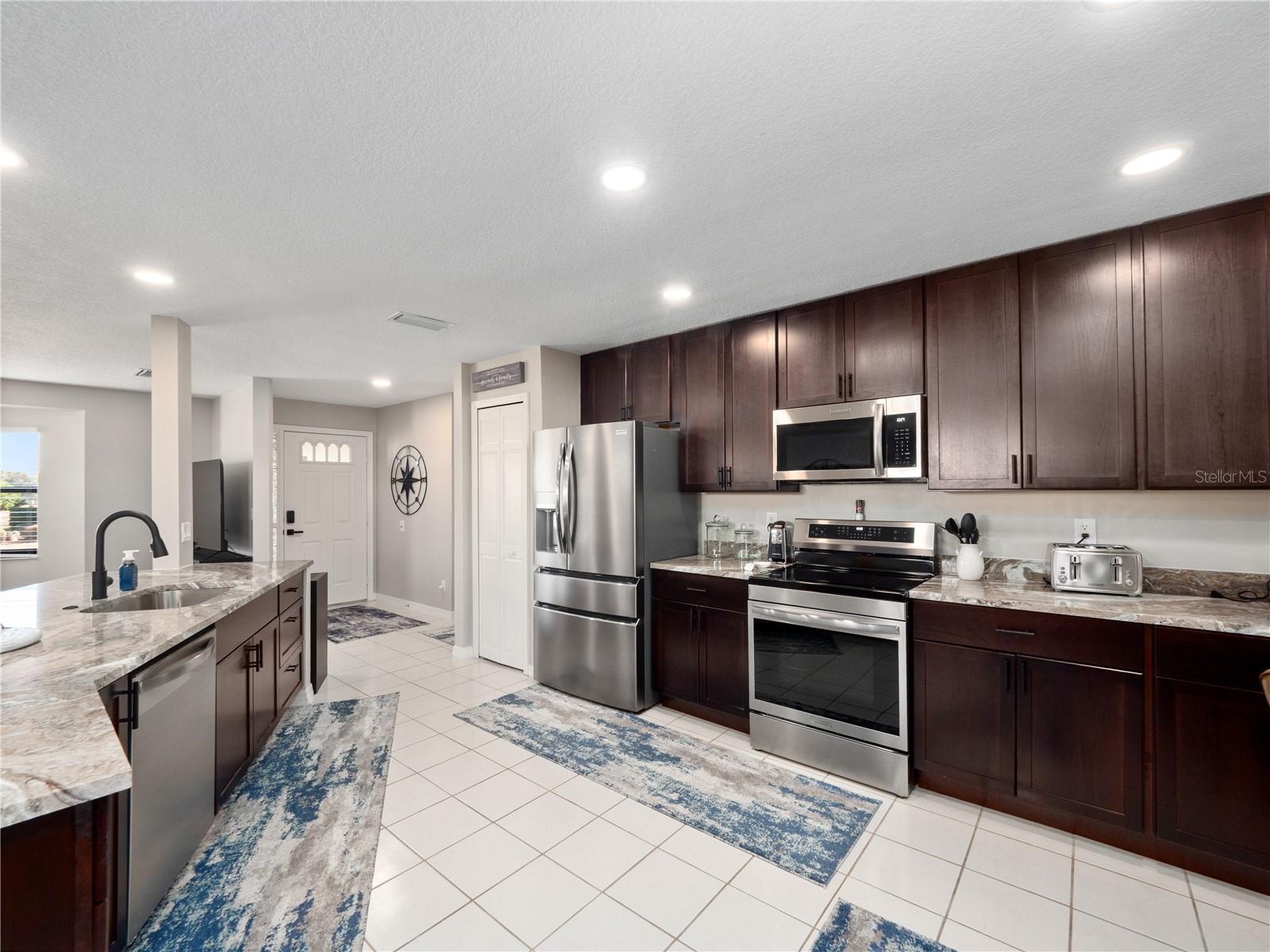 Image 12 of 35 For 21821 King John Street