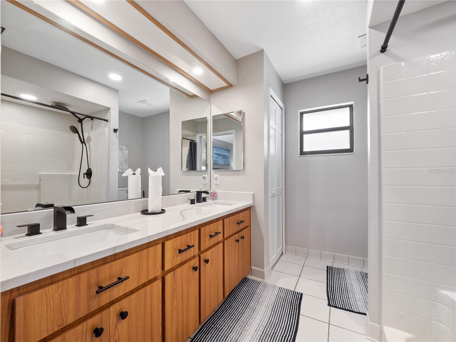 Image 19 of 35 For 21821 King John Street