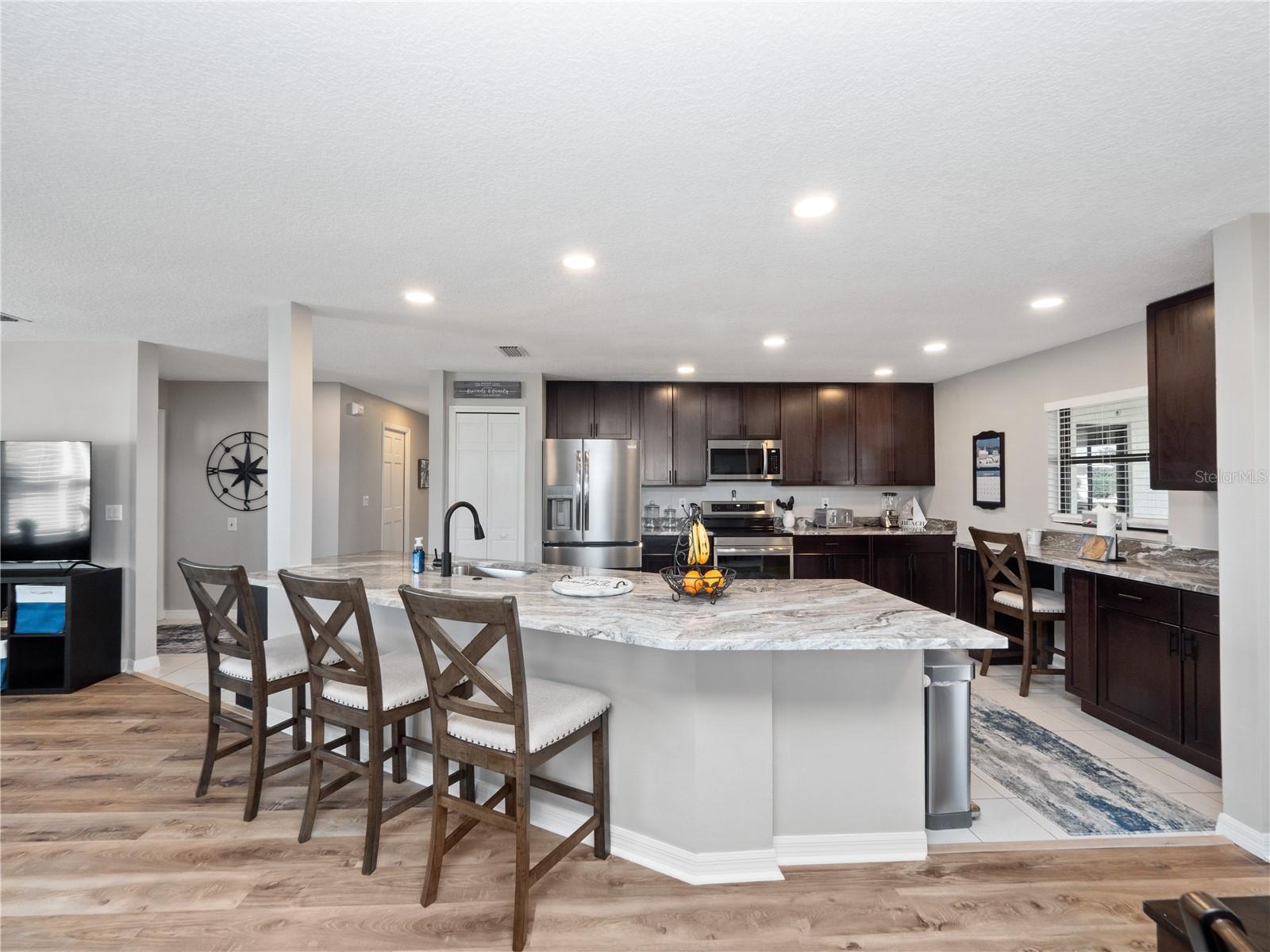 Image 3 of 35 For 21821 King John Street