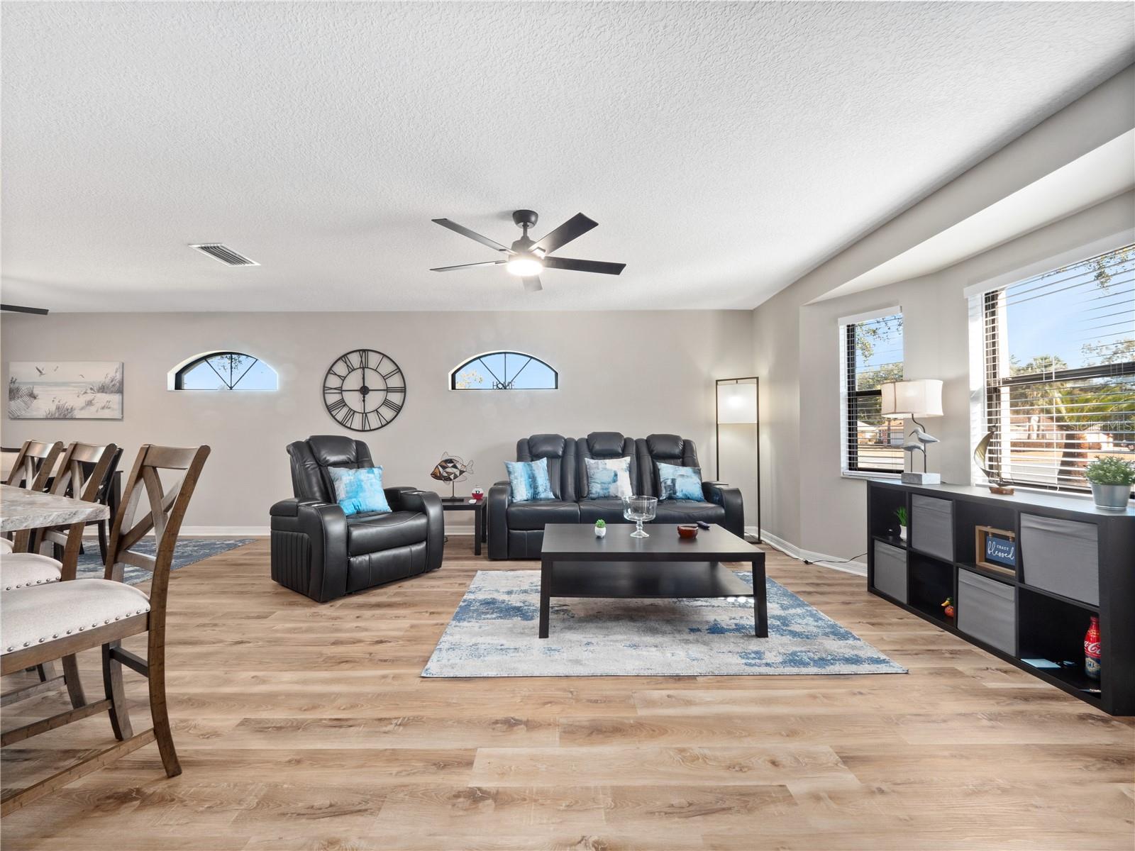 Image 4 of 35 For 21821 King John Street