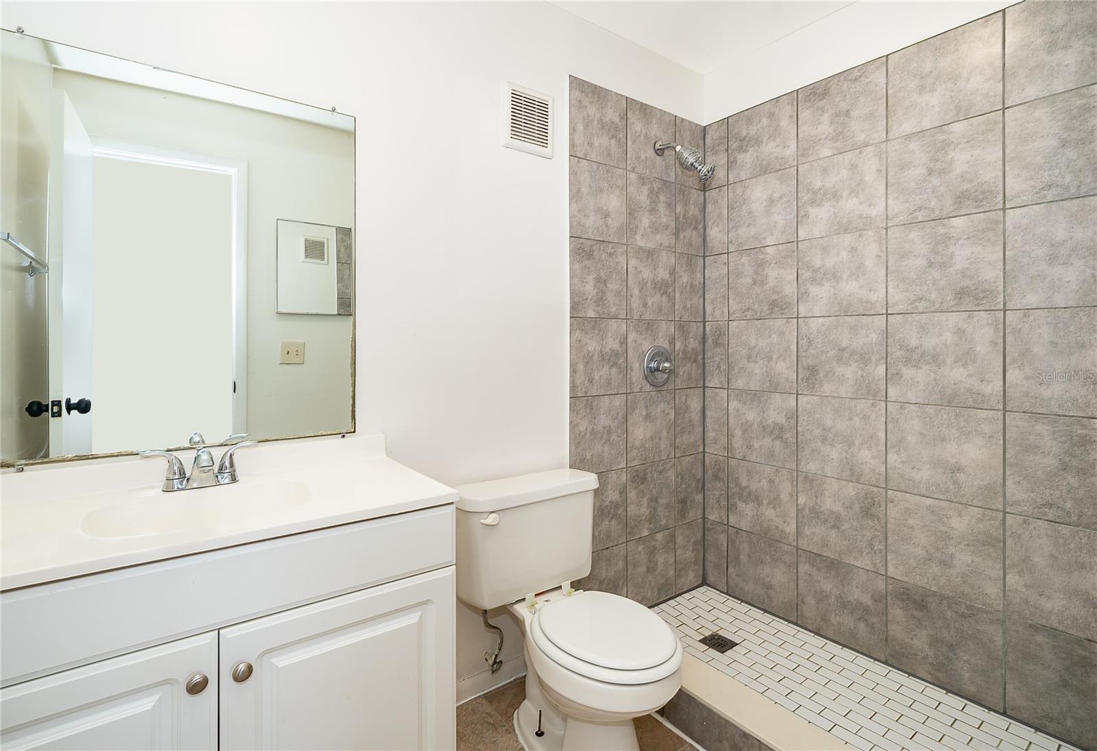 Image 4 of 26 For 7876 Guardsmen Street