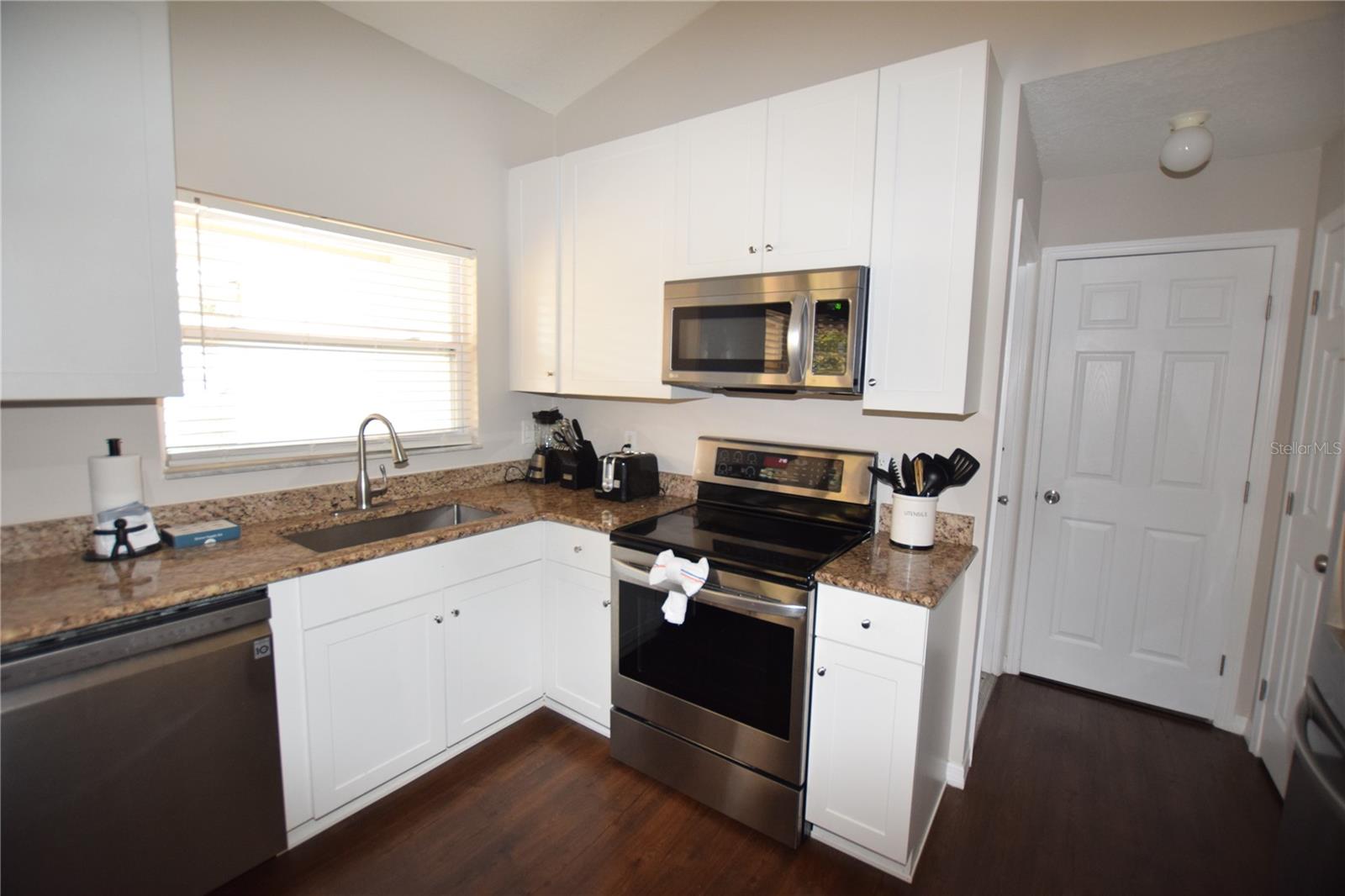 Image 12 of 31 For 1025 Lester Ridge Court