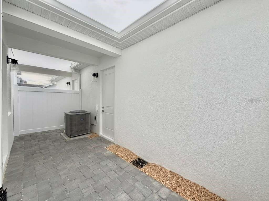 Image 22 of 32 For 1866 Falconhurst Place