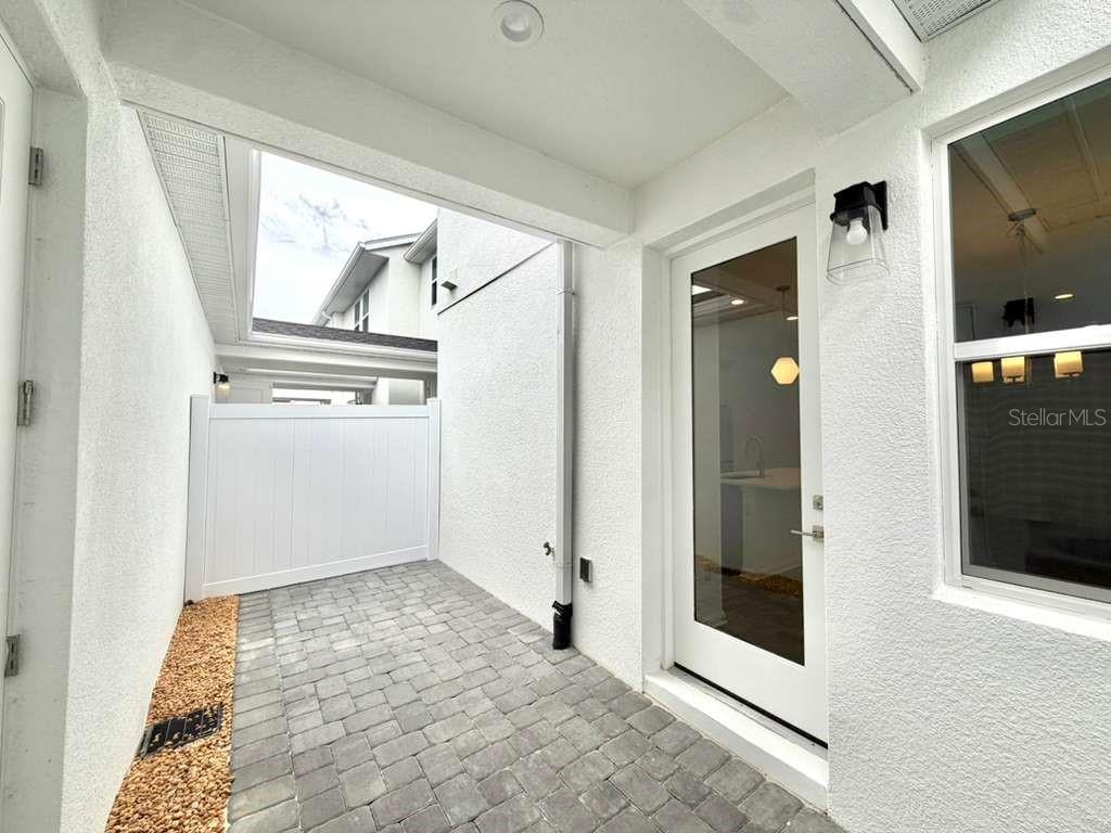 Image 23 of 32 For 1866 Falconhurst Place