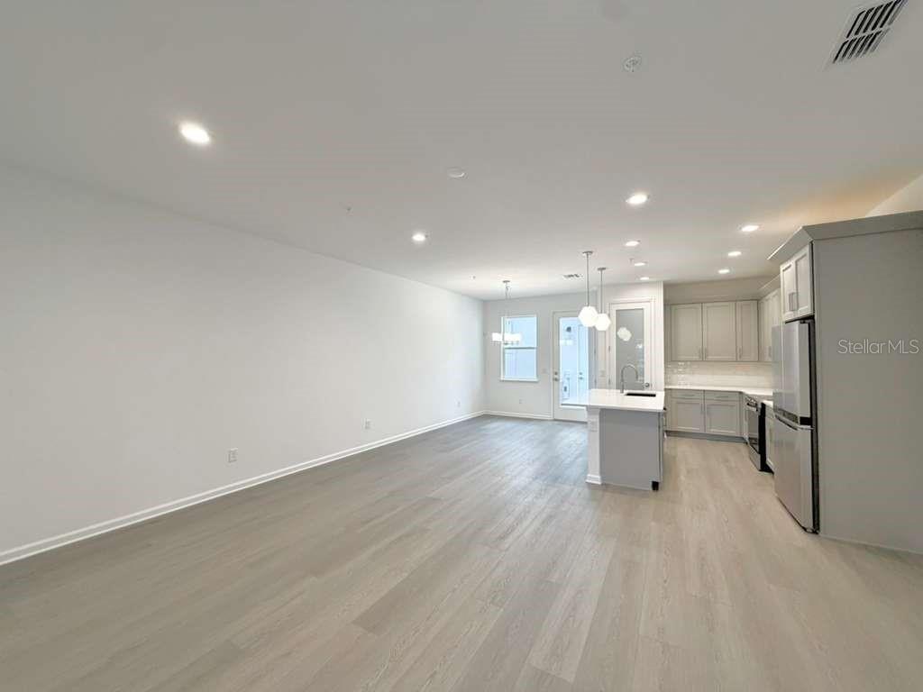 Image 4 of 32 For 1866 Falconhurst Place