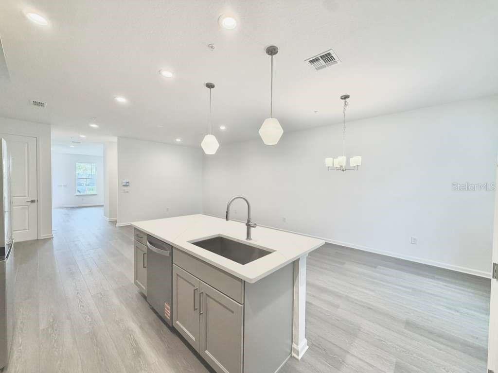 Image 5 of 32 For 1866 Falconhurst Place