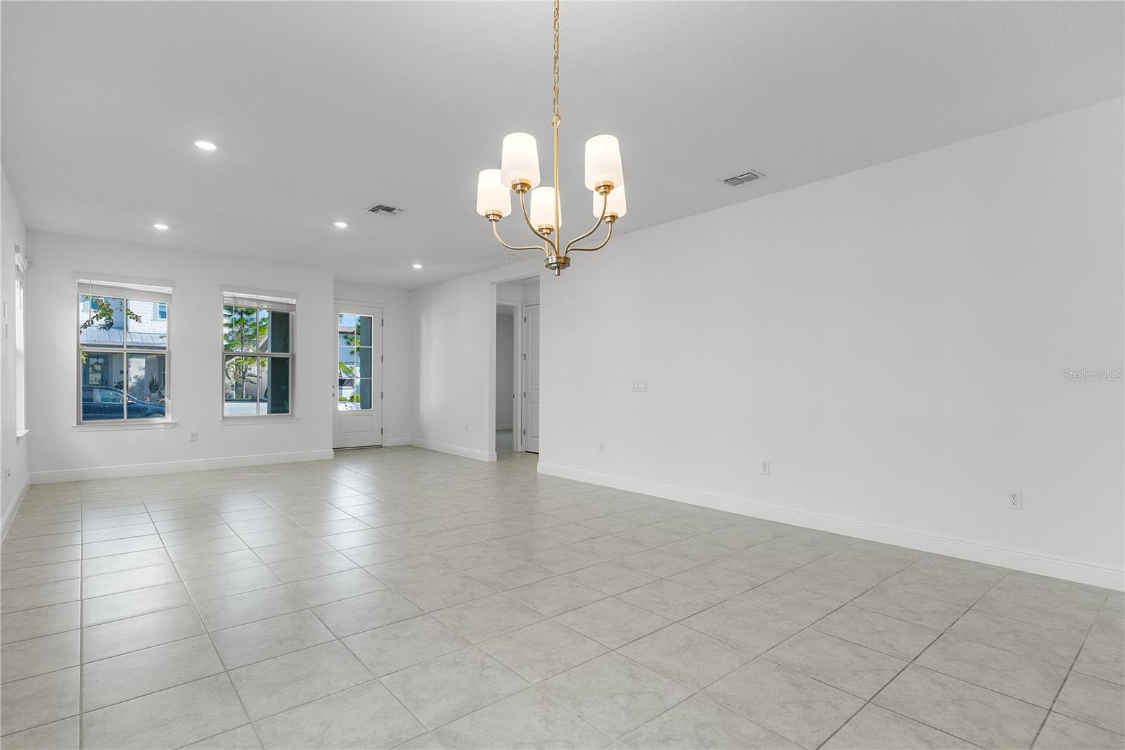 Image 4 of 21 For 9738 Neruda Street