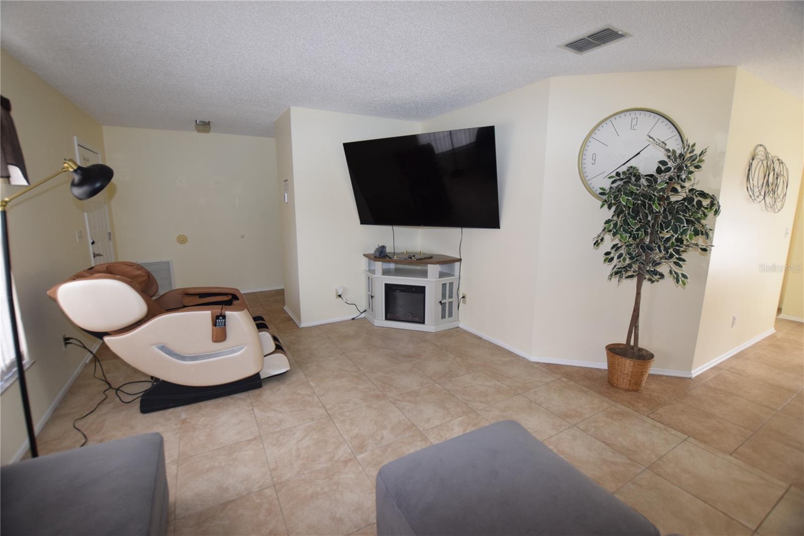 Image 12 of 37 For 7748 Indian Ridge Trail S