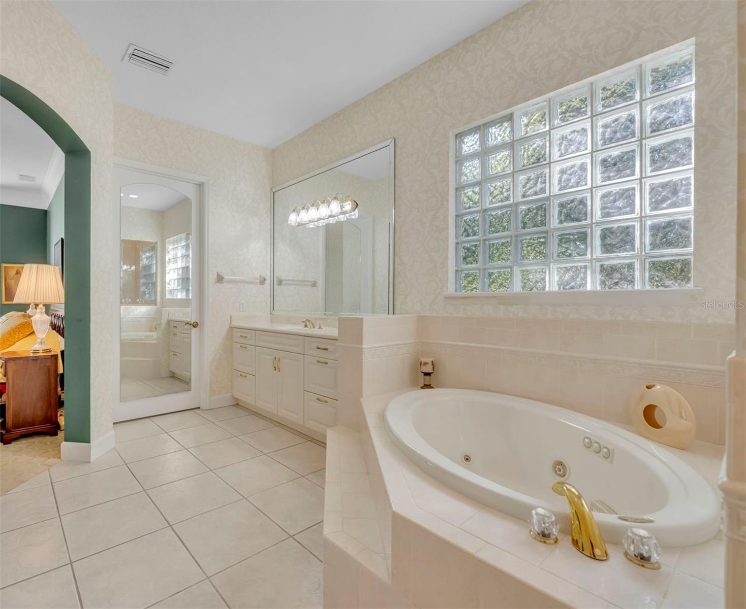 Image 22 of 34 For 1340 Place Picardy